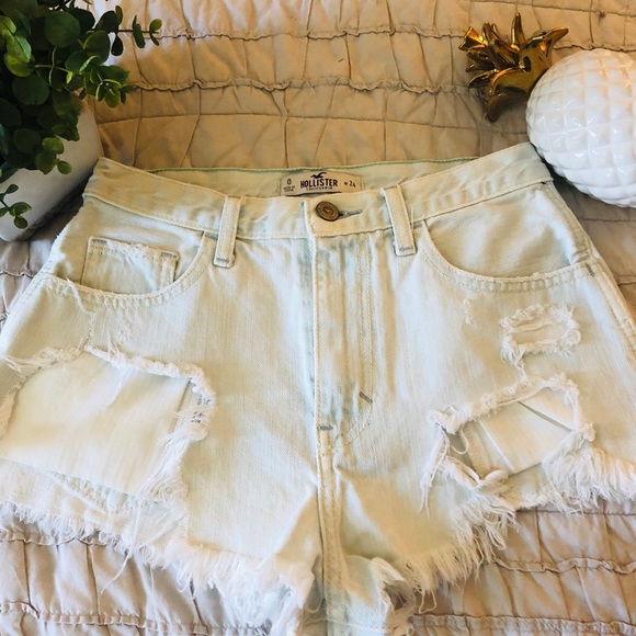 Distressed Hollister shorts - Picture 2 of 4